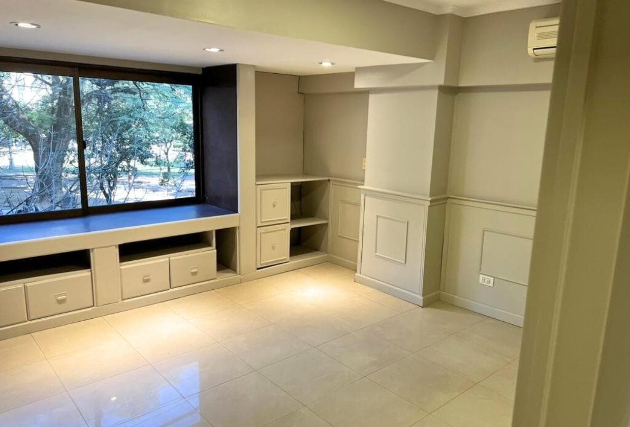 Oficina en Tribunales - Frente a Plaza Yrigoyen - 1