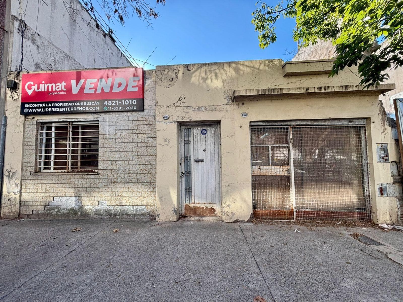 CASA CON LOCAL A RECICLAR EN PARQUE CHAS - 1