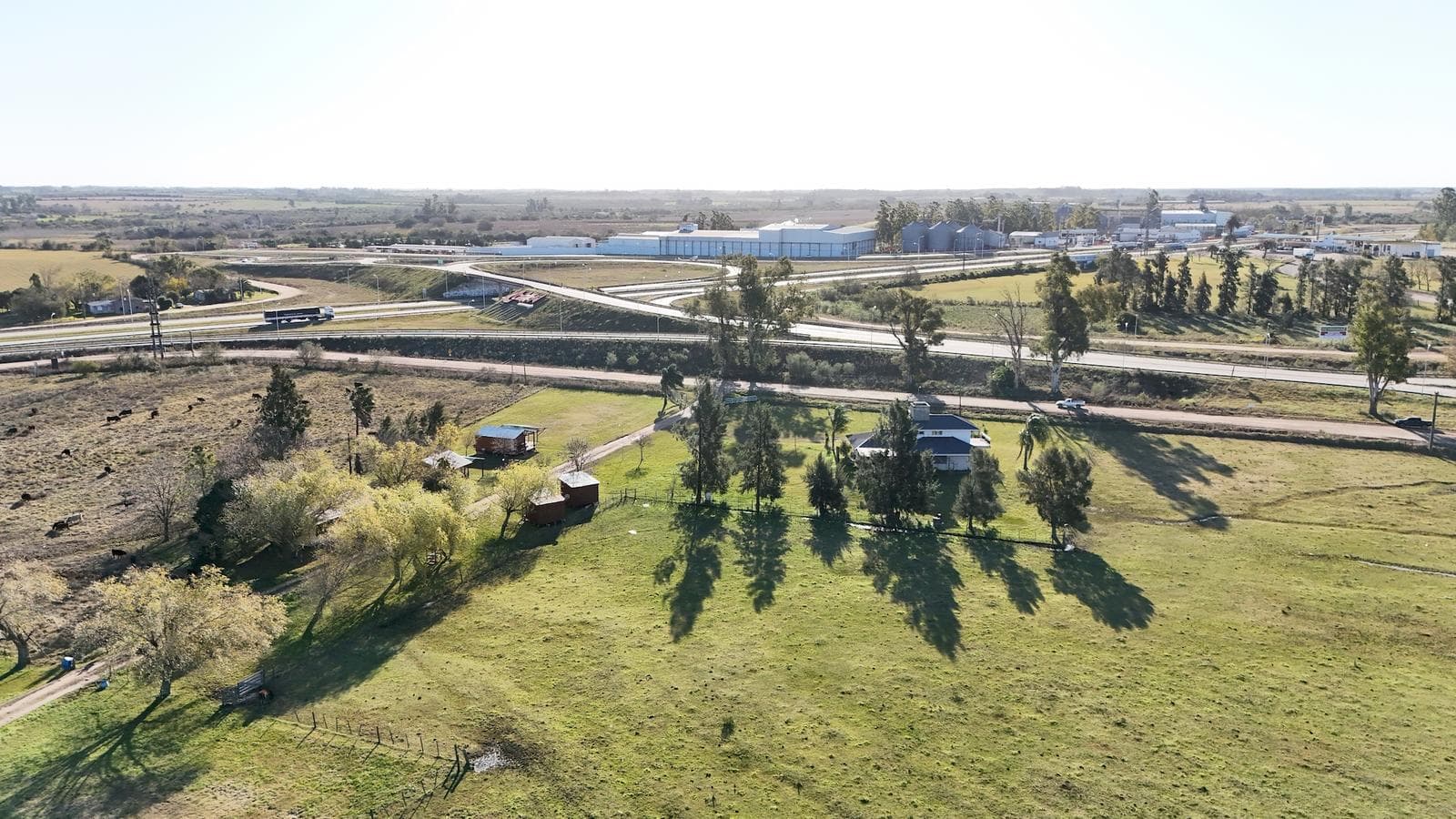 Granja con Casa y Cabañas Acceso a Colón - 1