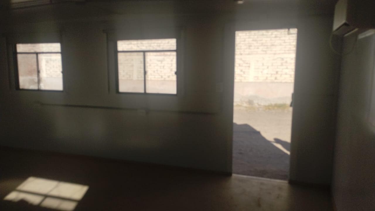 ALQUILER - TERRRENO 15 X 55 CON OFICINA - NEUQUÉN CAPITAL. - 2