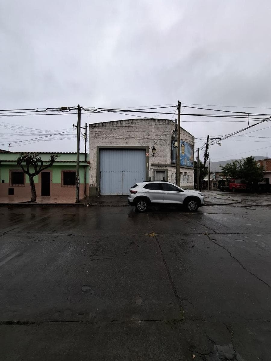 Galpón en Venta macrocentro sur ciudad de salta. 250 m2 - 1