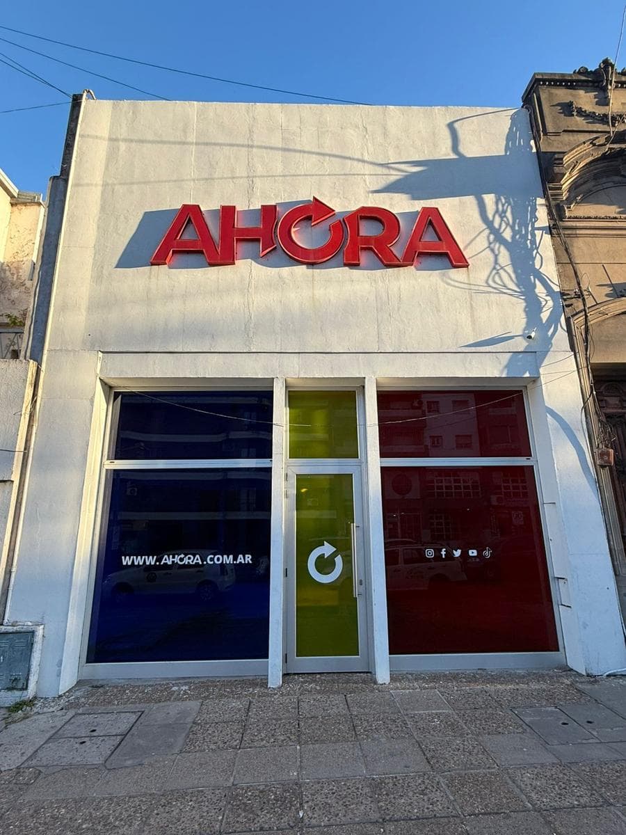 Excelente propiedad comercial en venta con local a la calle y múltiples espacios funcionales, ideal para oficinas, consultorios, coworking o centro profesional. - 1