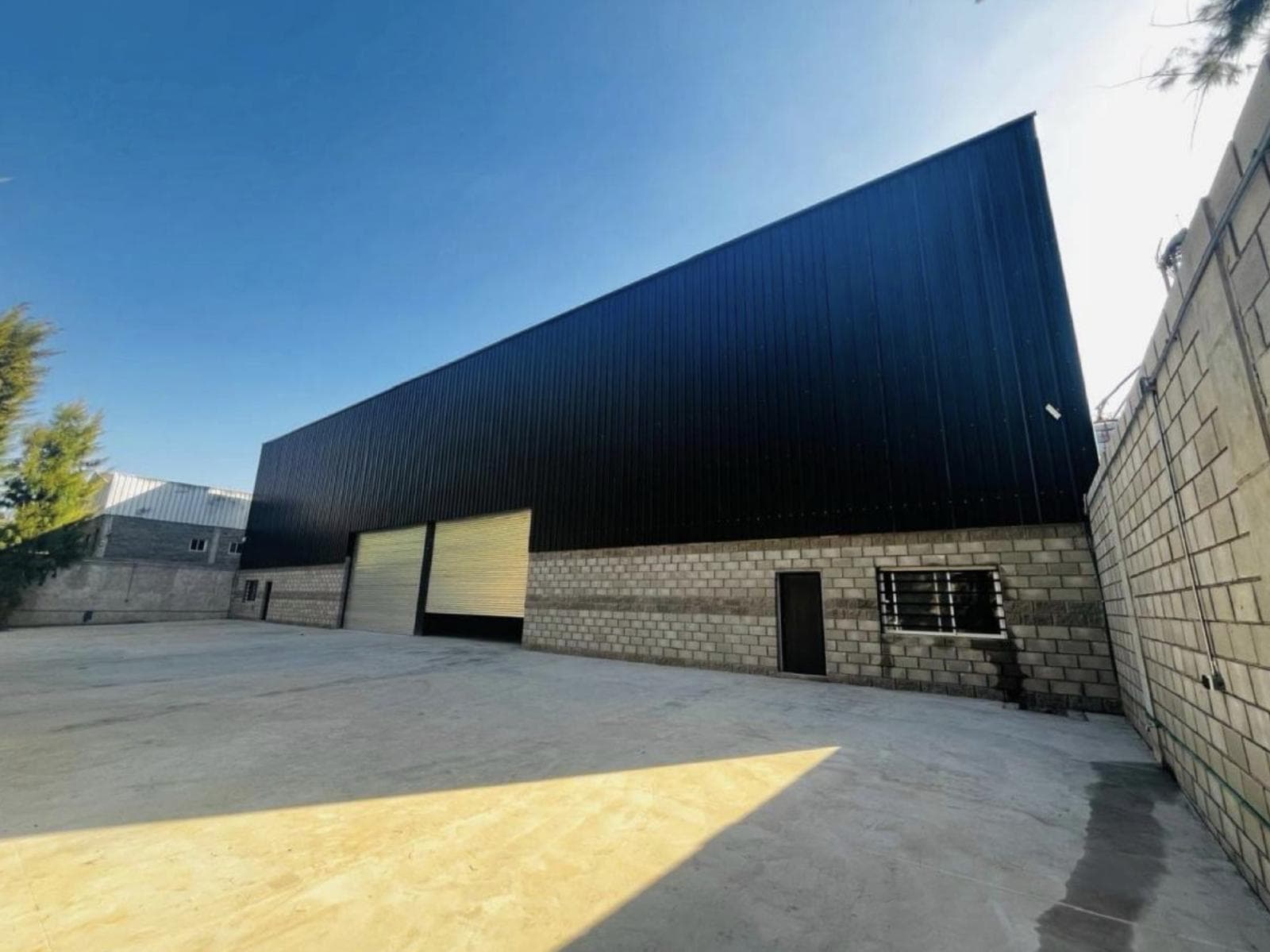 Excelente galpón en Benavidez - 1