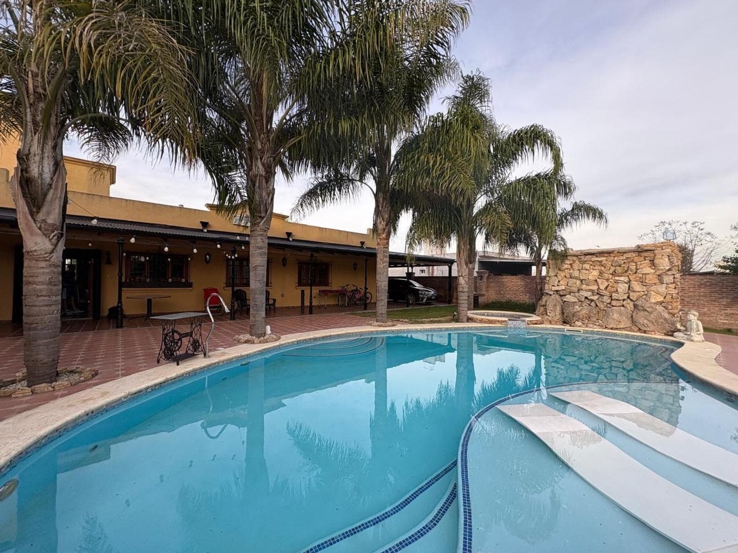 Casa en Venta, 4 Dormitorios, en Barrio La Florida, Zarate - 1