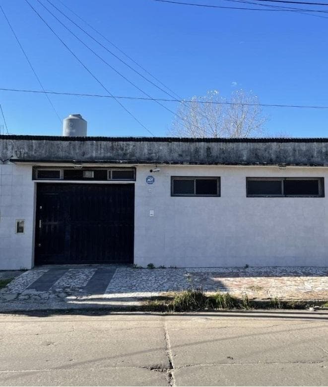 Galpón en Alquiler en excelente ubicacion de Quilmes Oeste..!!! - 1