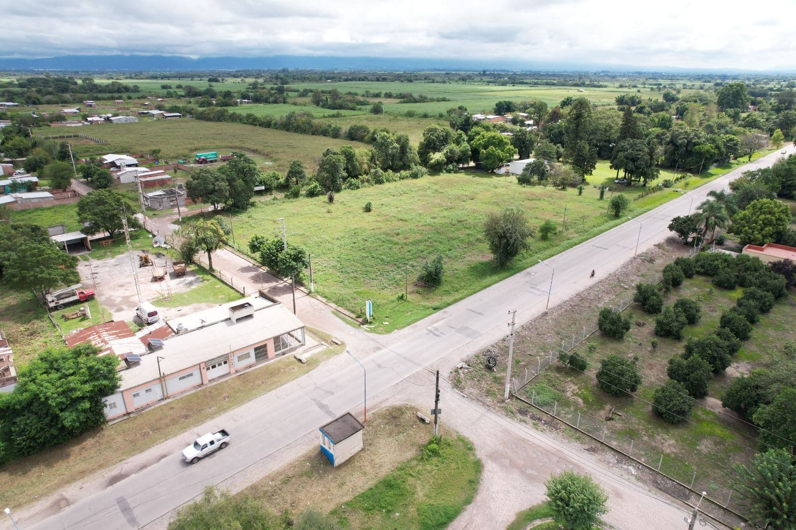 unico frente ruta 305, 15.000m2 c/frente a tres calles zona comuna, casona de 100m2 - 1