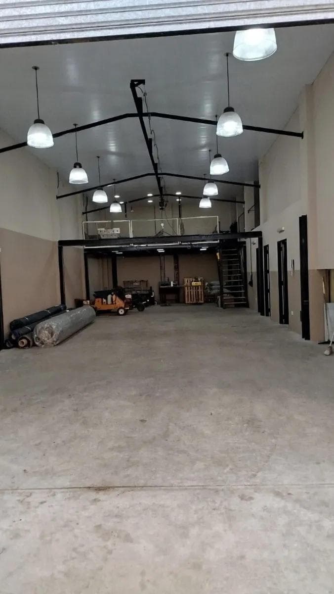 Depósito en venta - 4 Baños - Oficinas - Paternal - 1