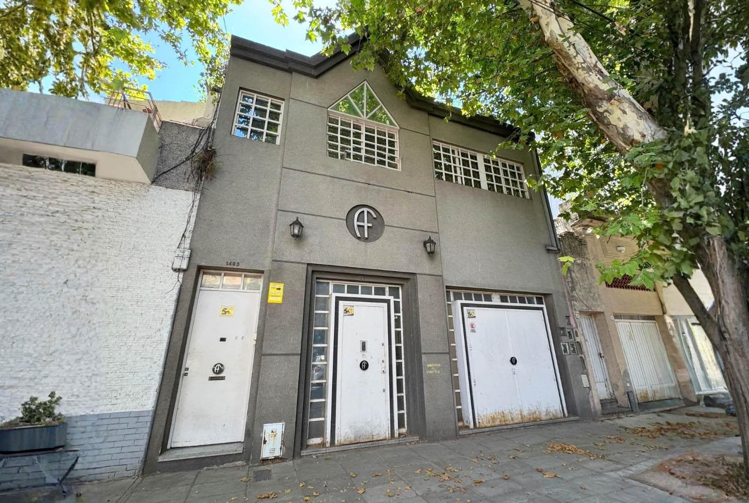 PH SIN EXPENSAS con Entrada Independiente, Espacio para Garage y Gran Potencial de Transformación - 1