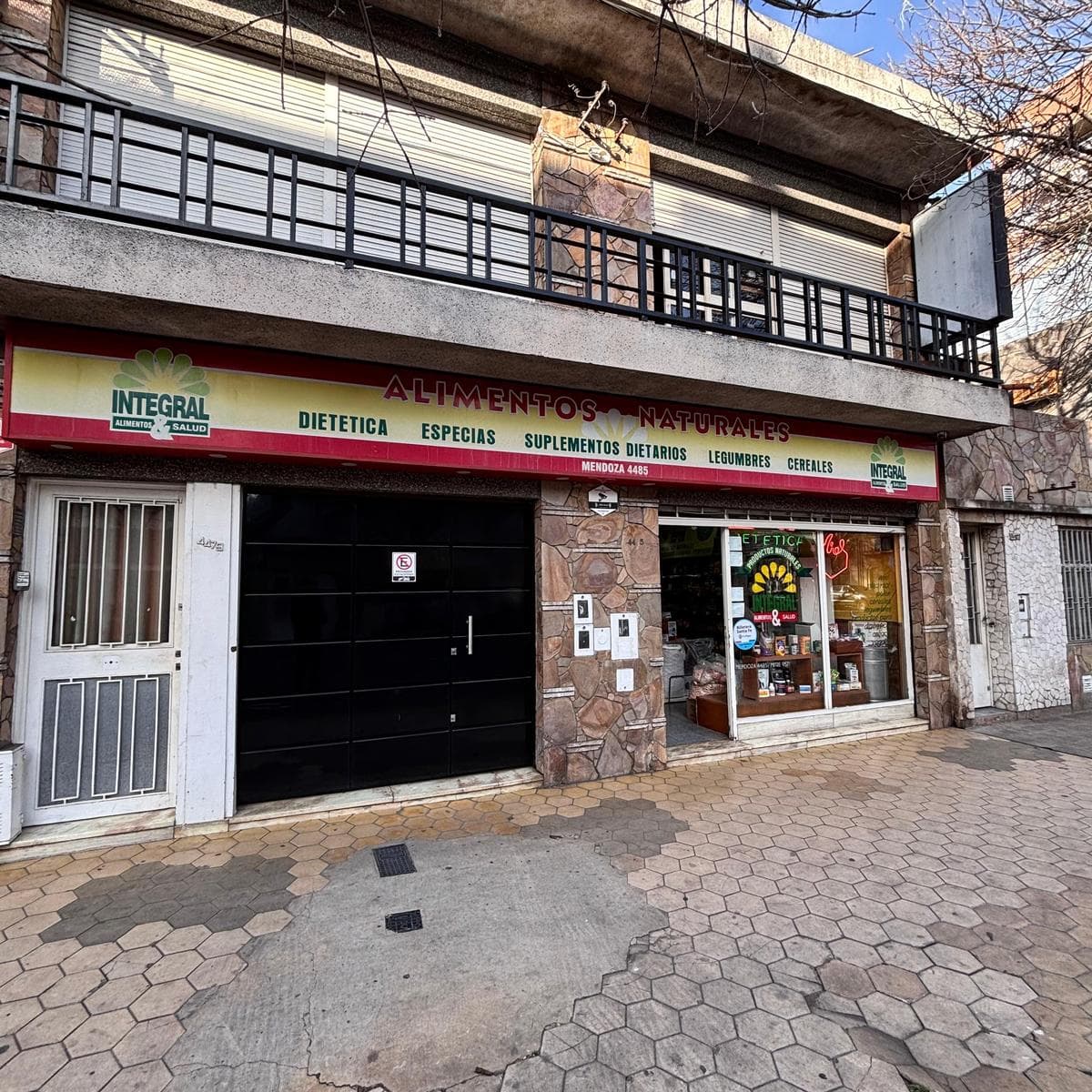 Venta Local Al Frente Sobre Mendoza - Echesortu - 1