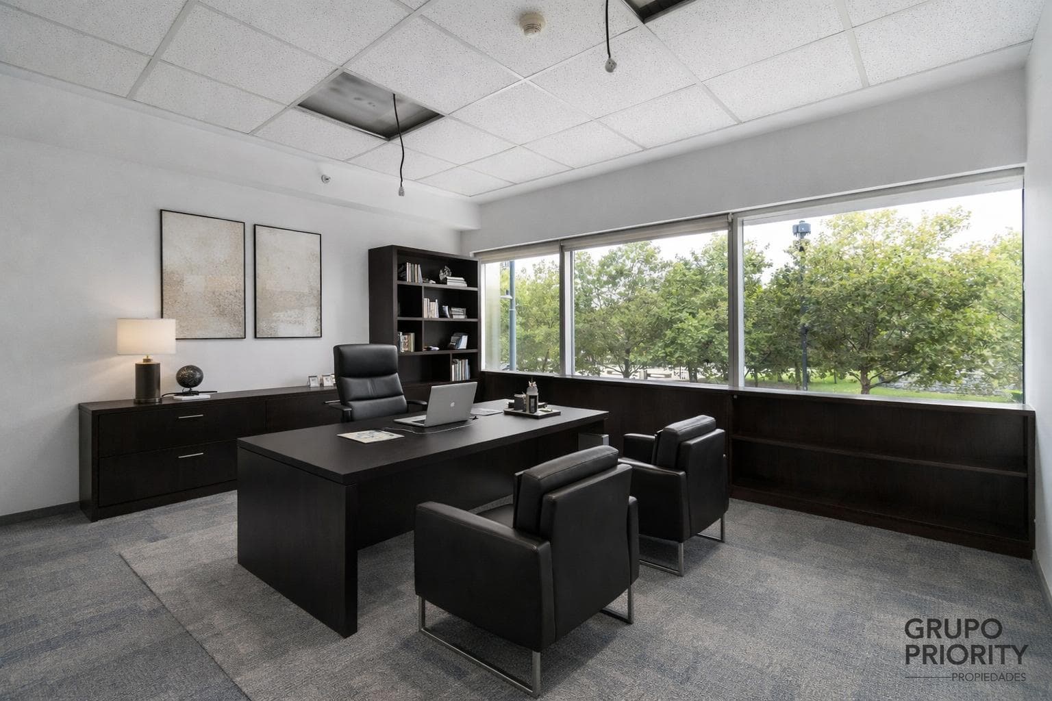 Oficina en alquiler en Puerto Madero con cochera! - 1