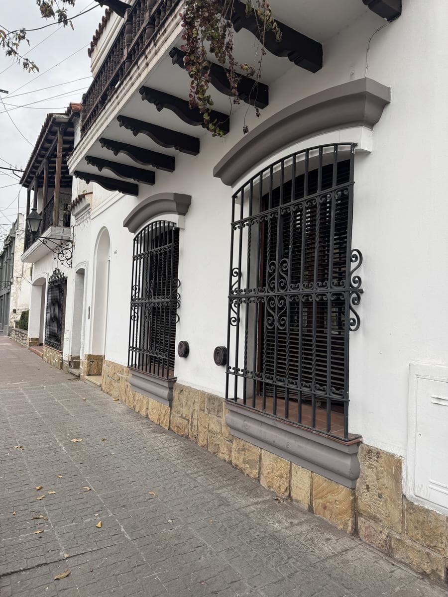 ALQUILER DE CASA- IDEAL PARA OFICINA O CONSULTORIO - 1