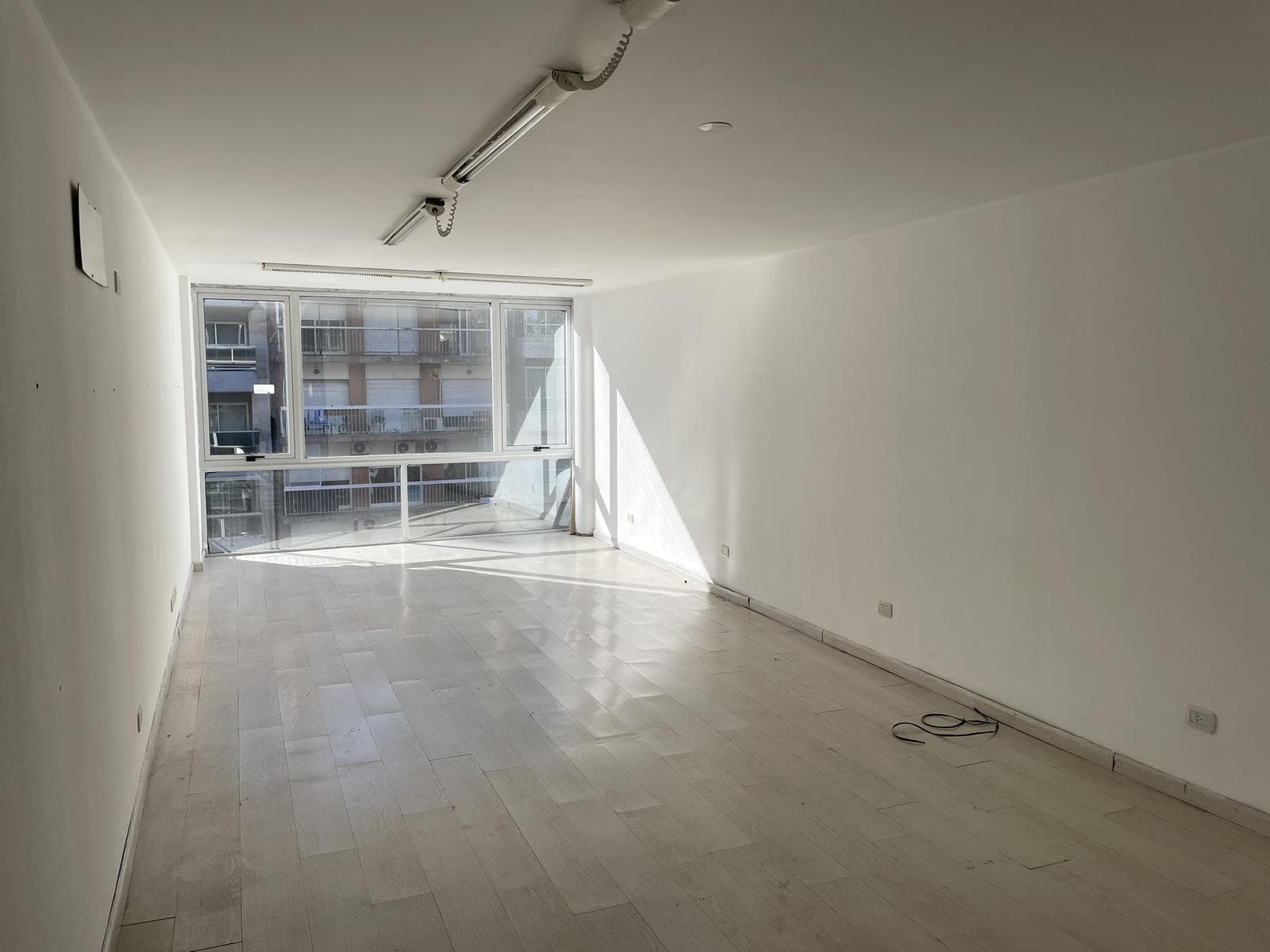 Oficina en Venta - Edificio Corporativo - 1