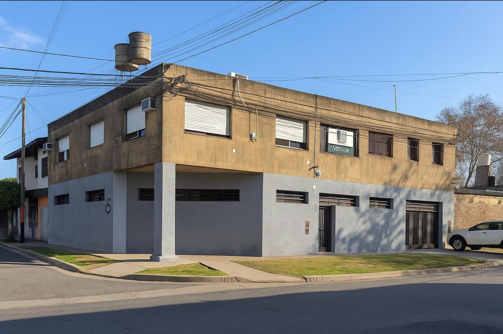 Depósito en venta en Matheu con vivienda en Planta Alta, Rosario. - 1