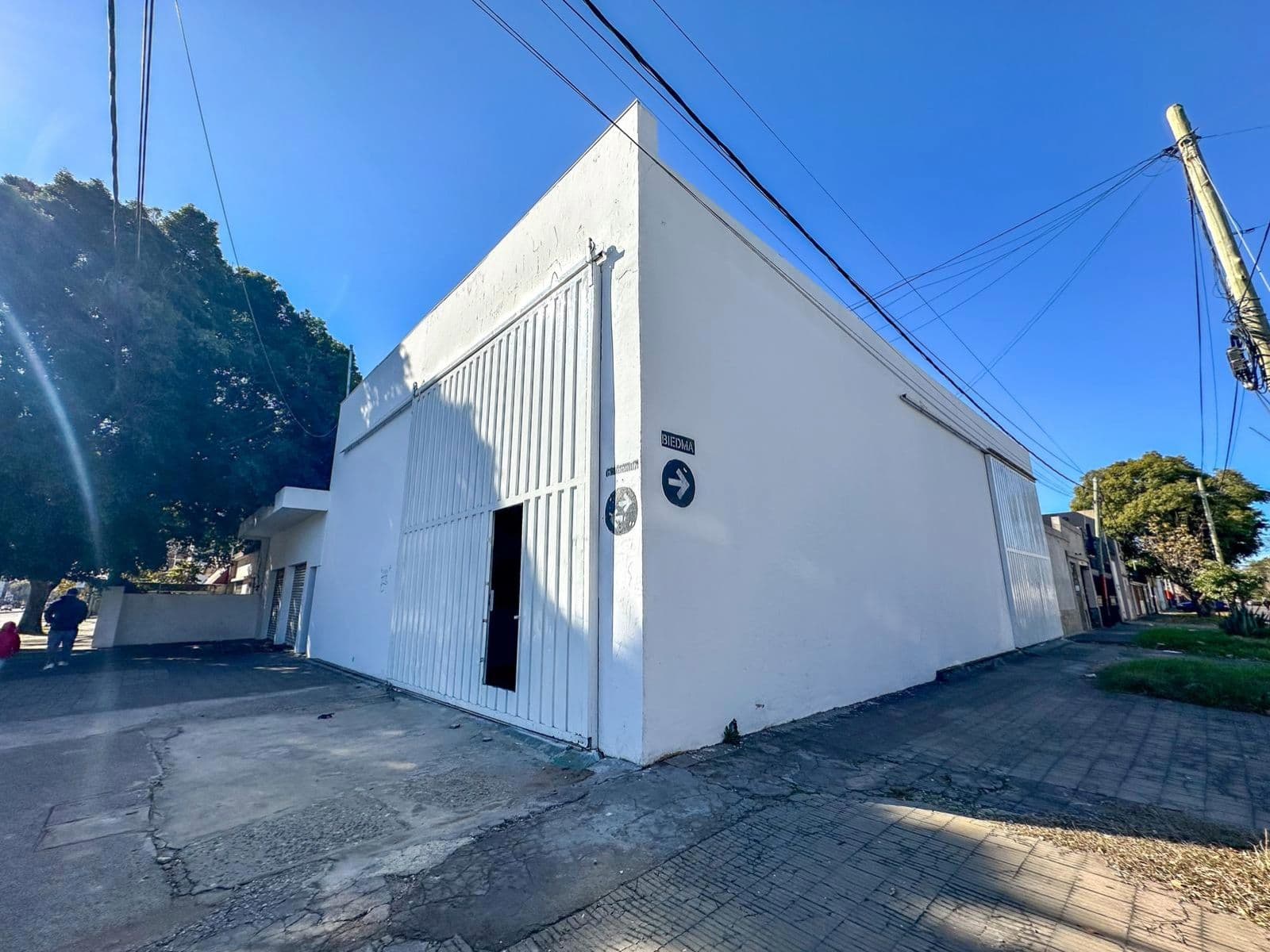 Venta Galpón + Local en Bv. Oroño - Barrio Matheu. - 1