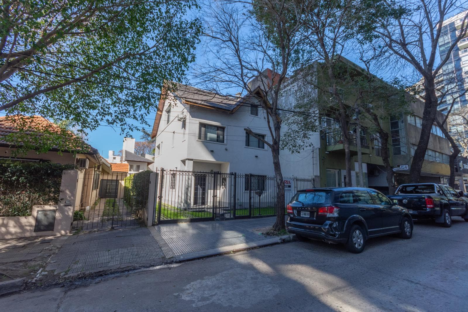 Casa en venta en La Lucila, de Libertador al Rio como a estrenar. - 1