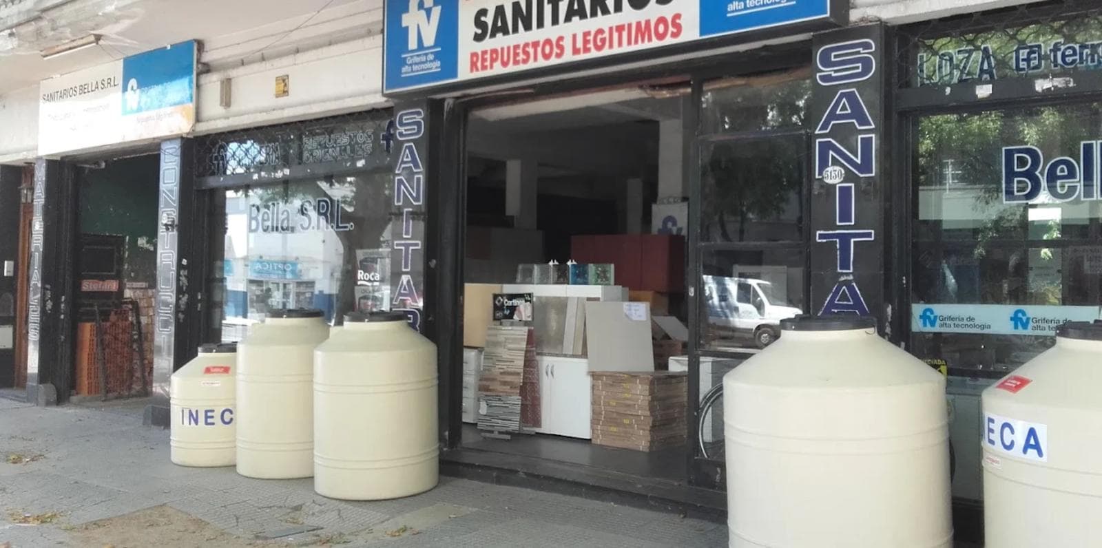 Local doble frente en Parque Chas sobre Avenida De Los Incas - 1