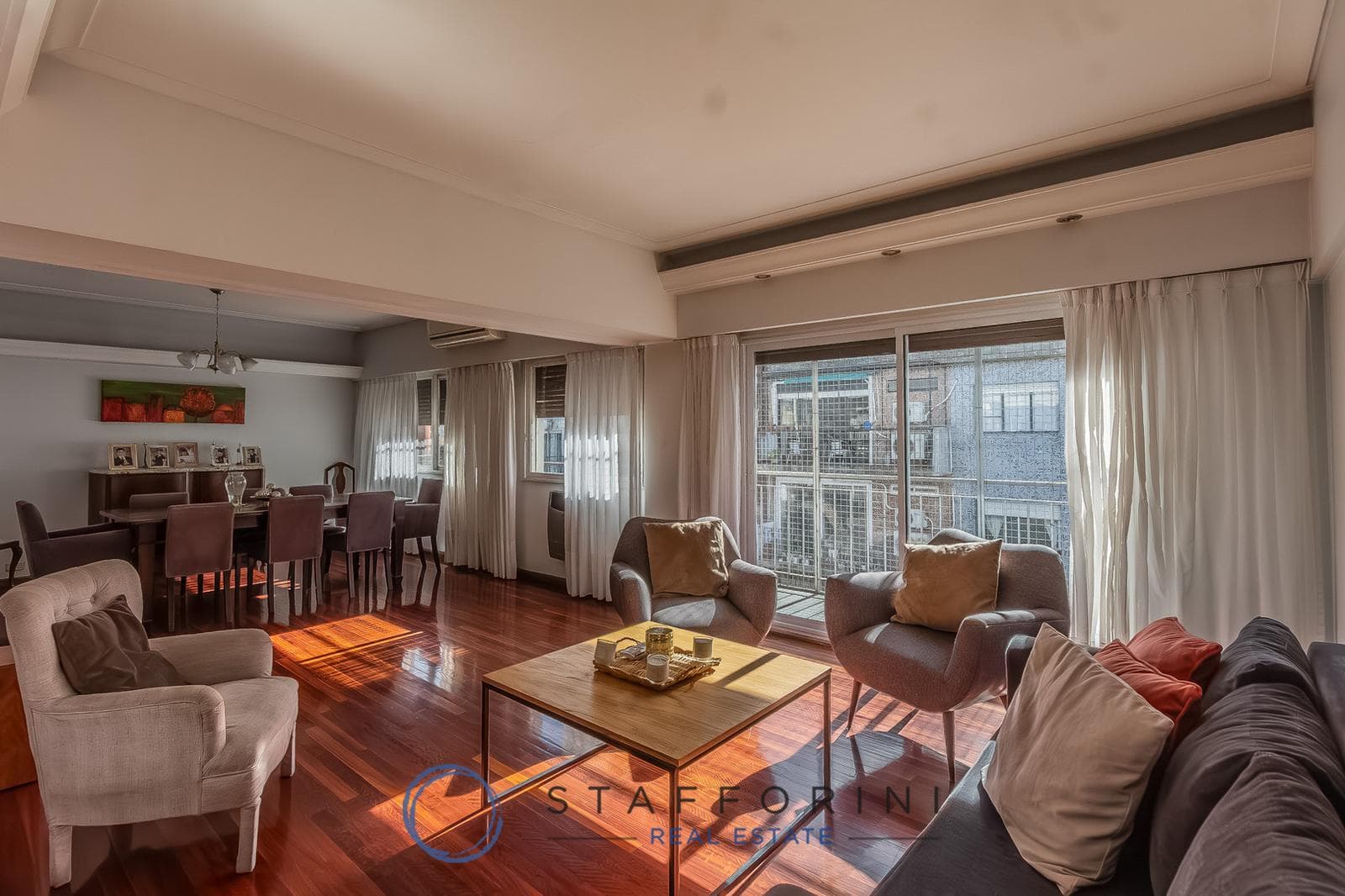 DEPARTAMENTO DE 4 AMBIENTES CON COCHERA Y DEPENDENCIA - 1