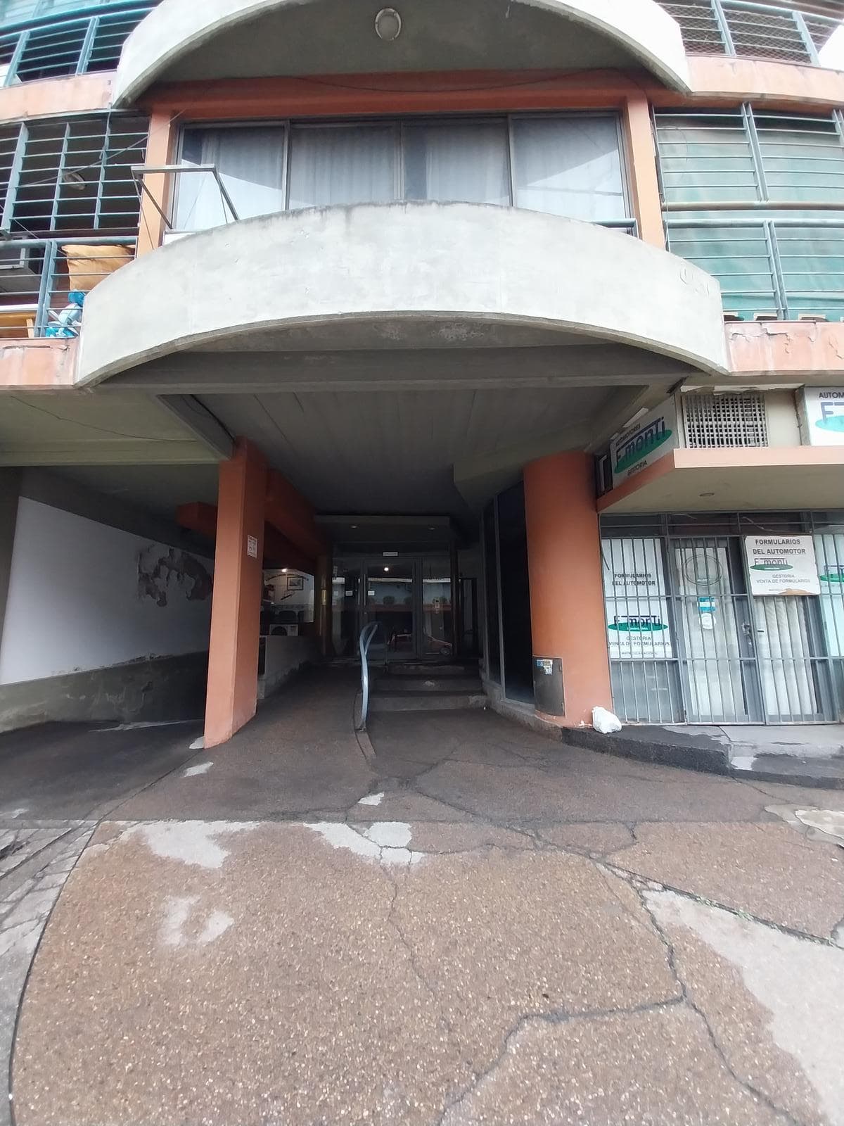 Cochera en Barrio Sur - 1
