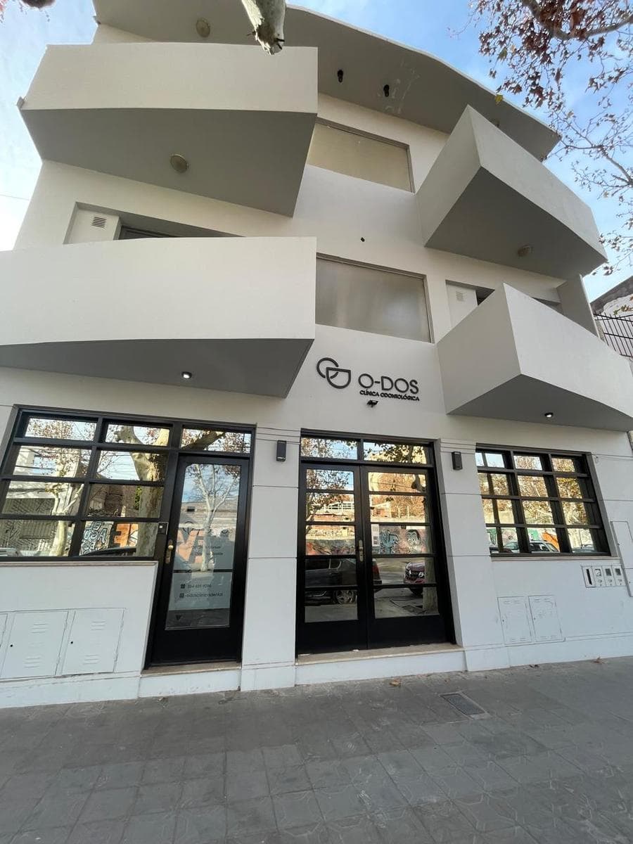 Alquiler de importantes oficinas y consultorios centricos - 1