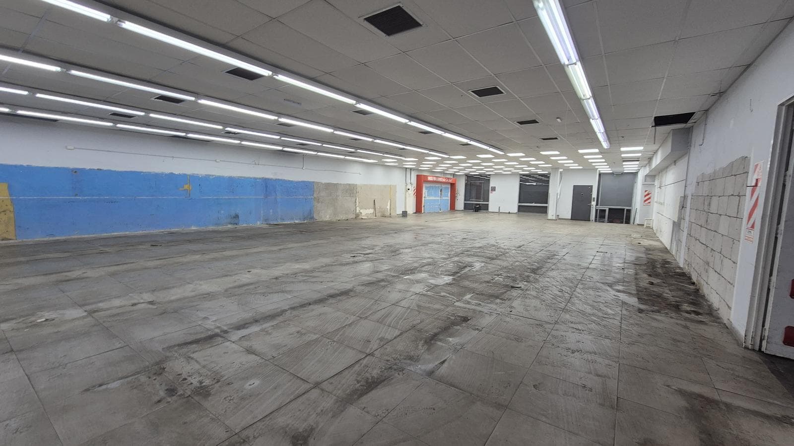 Local 1100 m2 MIXTURA 3 - Boca - ALQUILER - 1