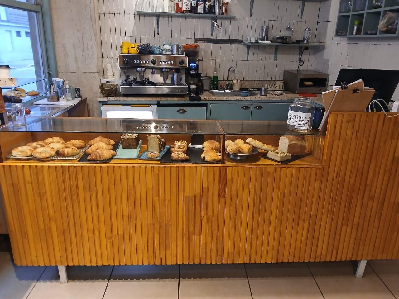 Venta urgente por viaje Fondo de Comercio en Recoleta (Cerca Subte H) - 1