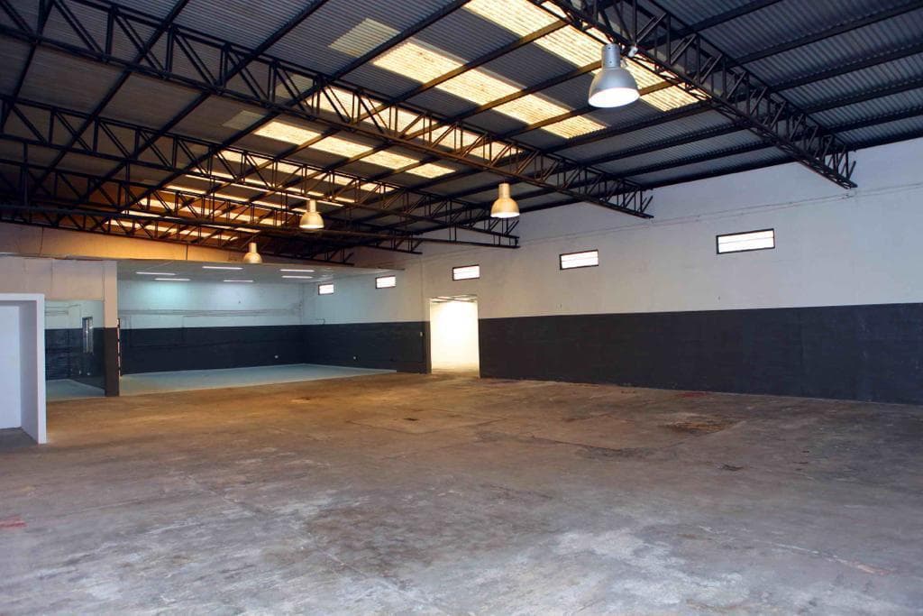 GALPONES Y OFICINAS - EXCELENTE OPORTUNIDAD DE INVERSION - 1