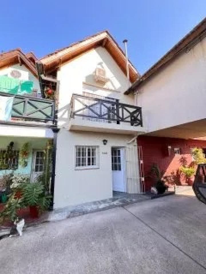 Dúplex en venta - 3 Dormitorios 2 Baños - Burzaco - 1