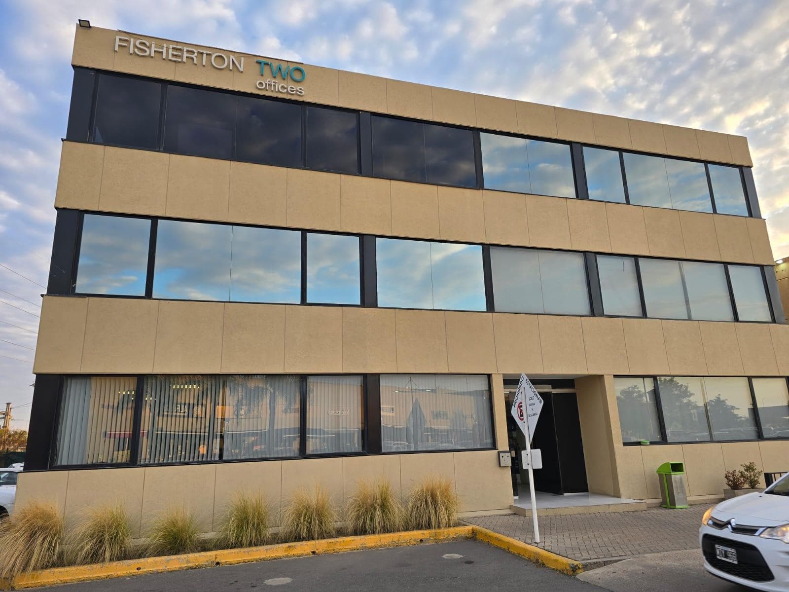 OFICINA EN VENTA EN FISHERTON PLAZA TWO OFFICES - 1