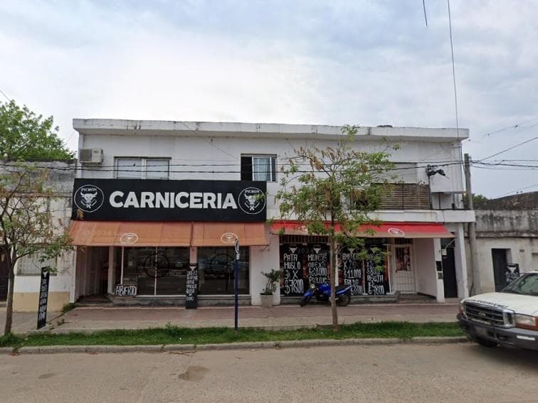 Local con departamento en zona comercial - 1