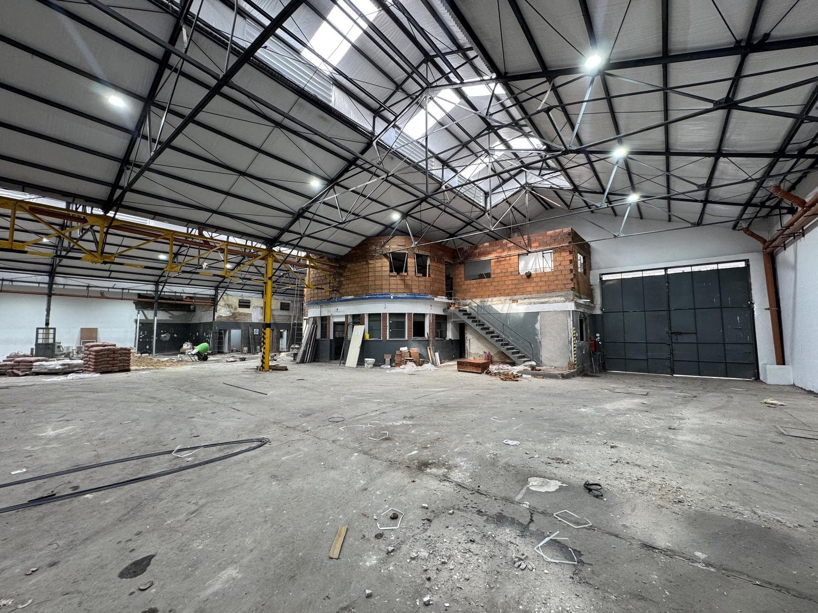 Galpón en Alquiler - 1200m2 - Mixtura 3 - La Boca - 1