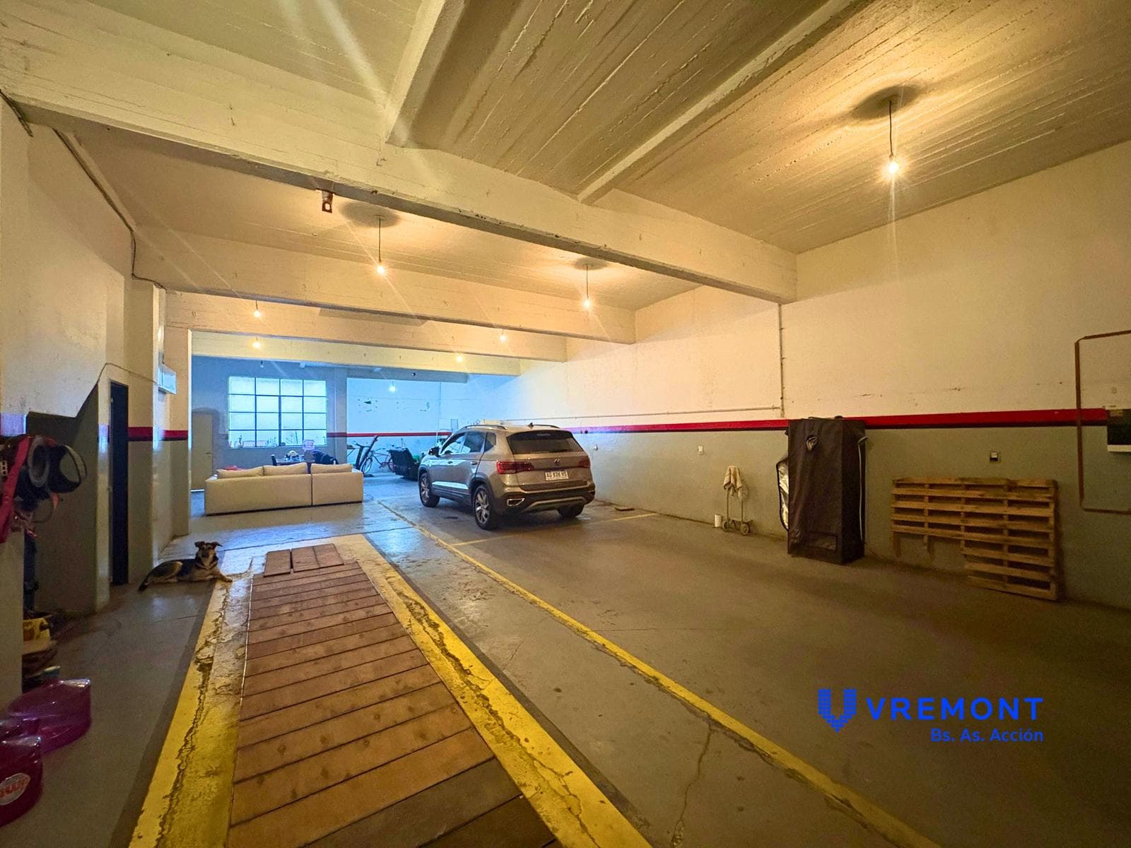 Venta de amplio local, tipo taller, en el barrio Parque Chas! - 1