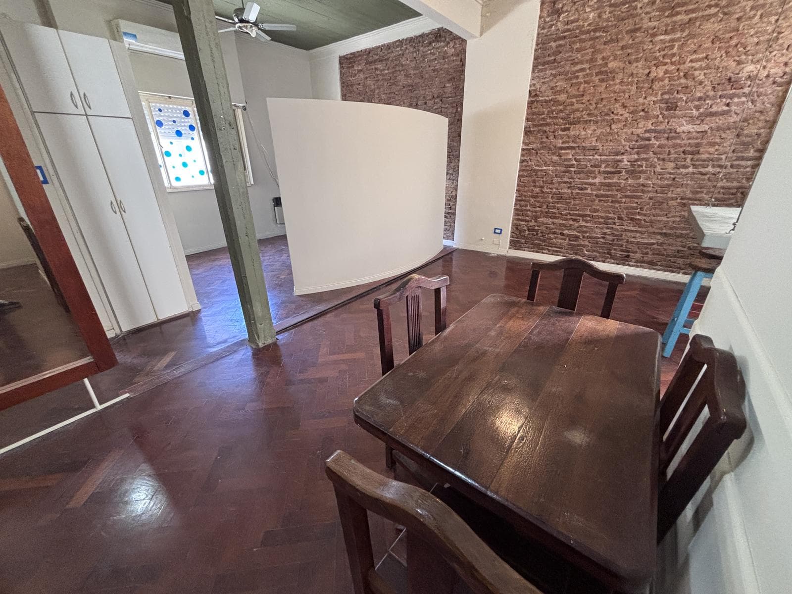 MONOAMBIENTE DIVISIBLE EN SAN TELMO SEGUNDO PISO POR ESCALERA - 1