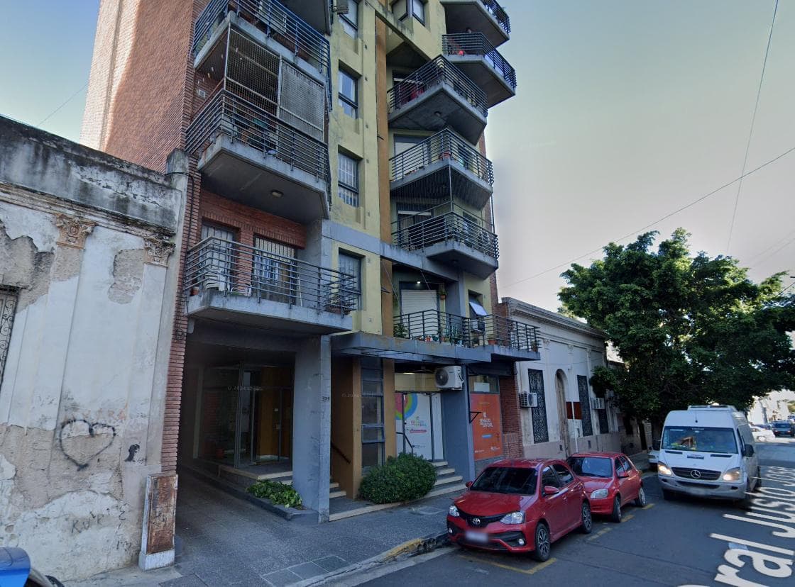 Gral J J de Urquiza 1269. OPORTUNIDAD! Cochera centrica - 1