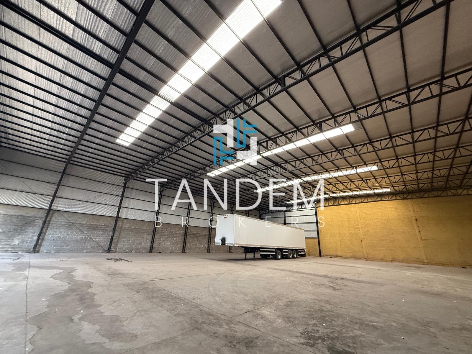 Galpón en Area de Promoción El Triángulo - 1