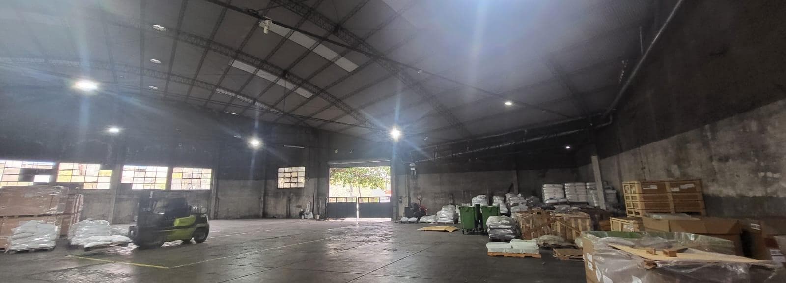 Oportunidad ubicación muy estratégica Galpón en venta 4000m2 esquina uso industrial Avellaneda - 1