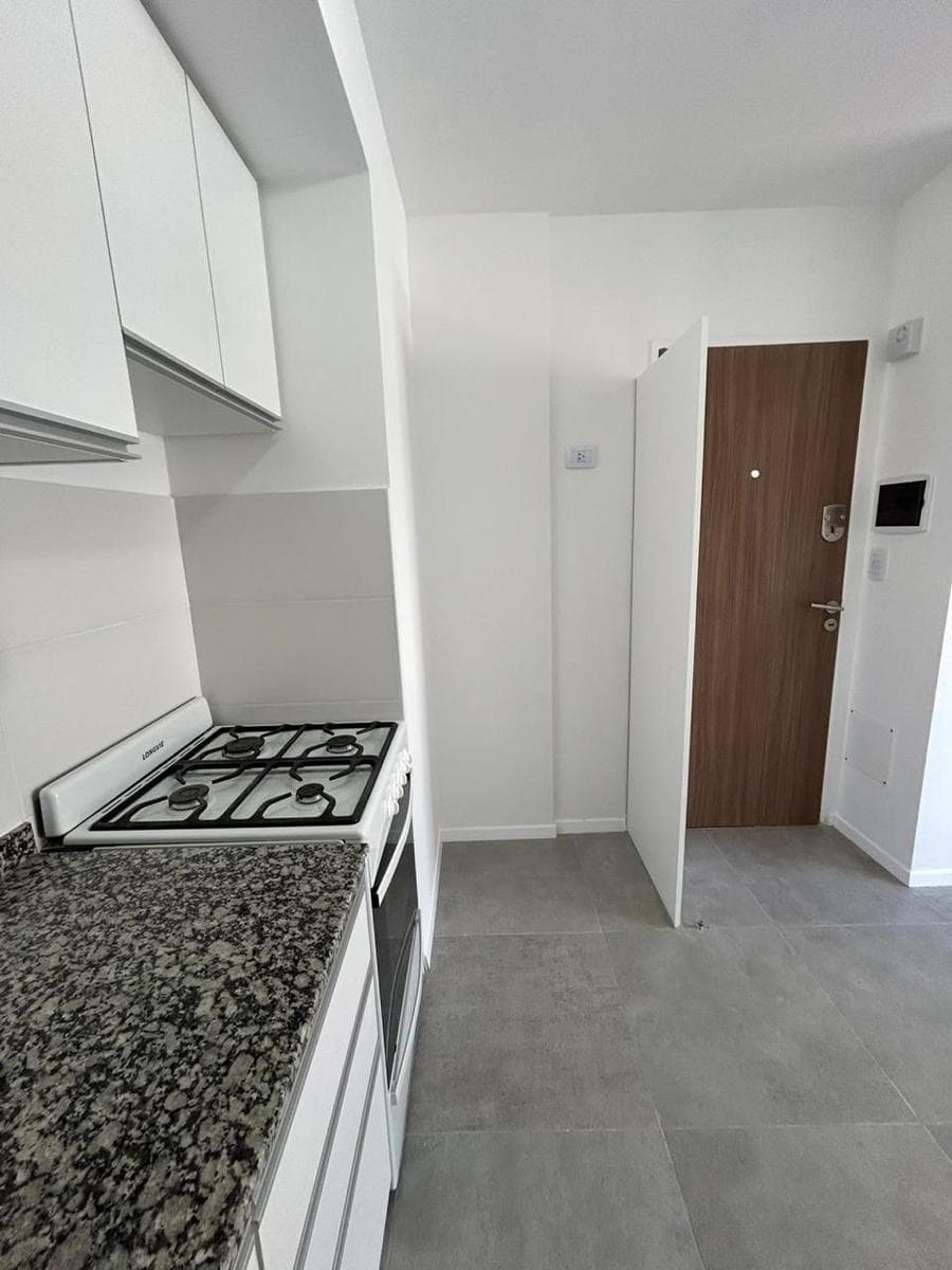 Venta - Departamento 2 dormitorios con Balcón al frente sobre Calle 3 de Febrero Barrio Martin - 1