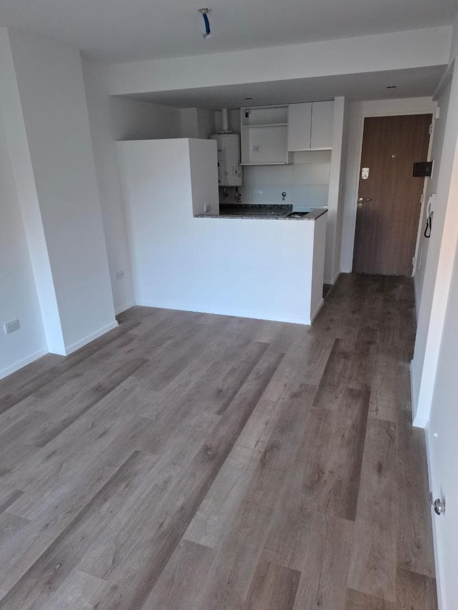 Venta - Departamento 1 dormitorios con Balcón contra frente sobre Calle 3 de Febrero Barrio Martin - 1