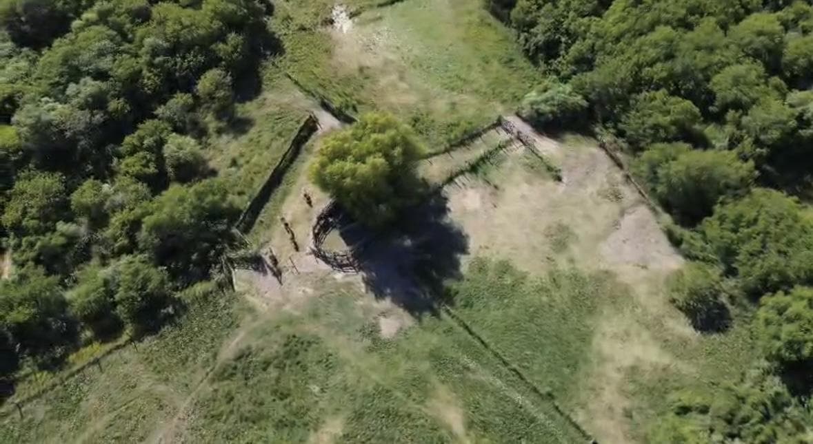 Campo en la isla frente a la ciudad de san lorenzo - 1