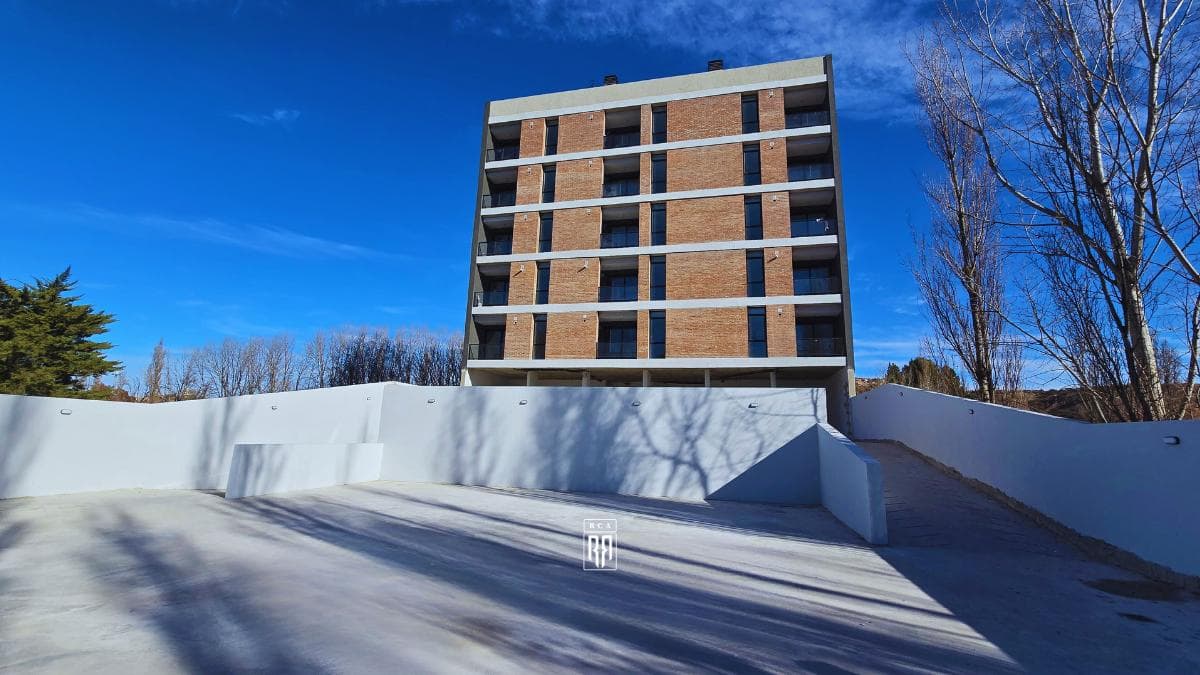 Departamento 1 DORMITORIO con cochera en VENTA - Ciudad de Centenario - 1