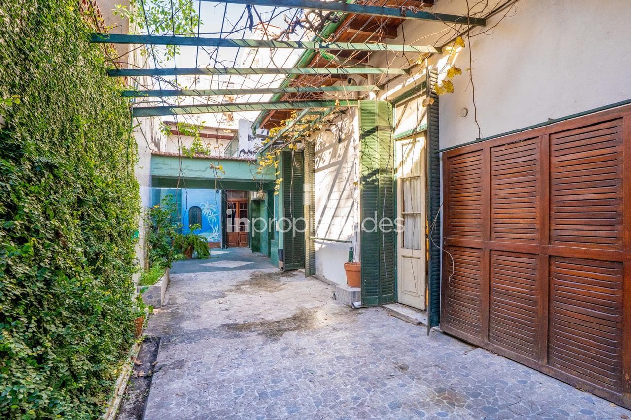 Hermosa casa colonial de 300m2 con gran patio y luminosidad - ALQUILER - 1