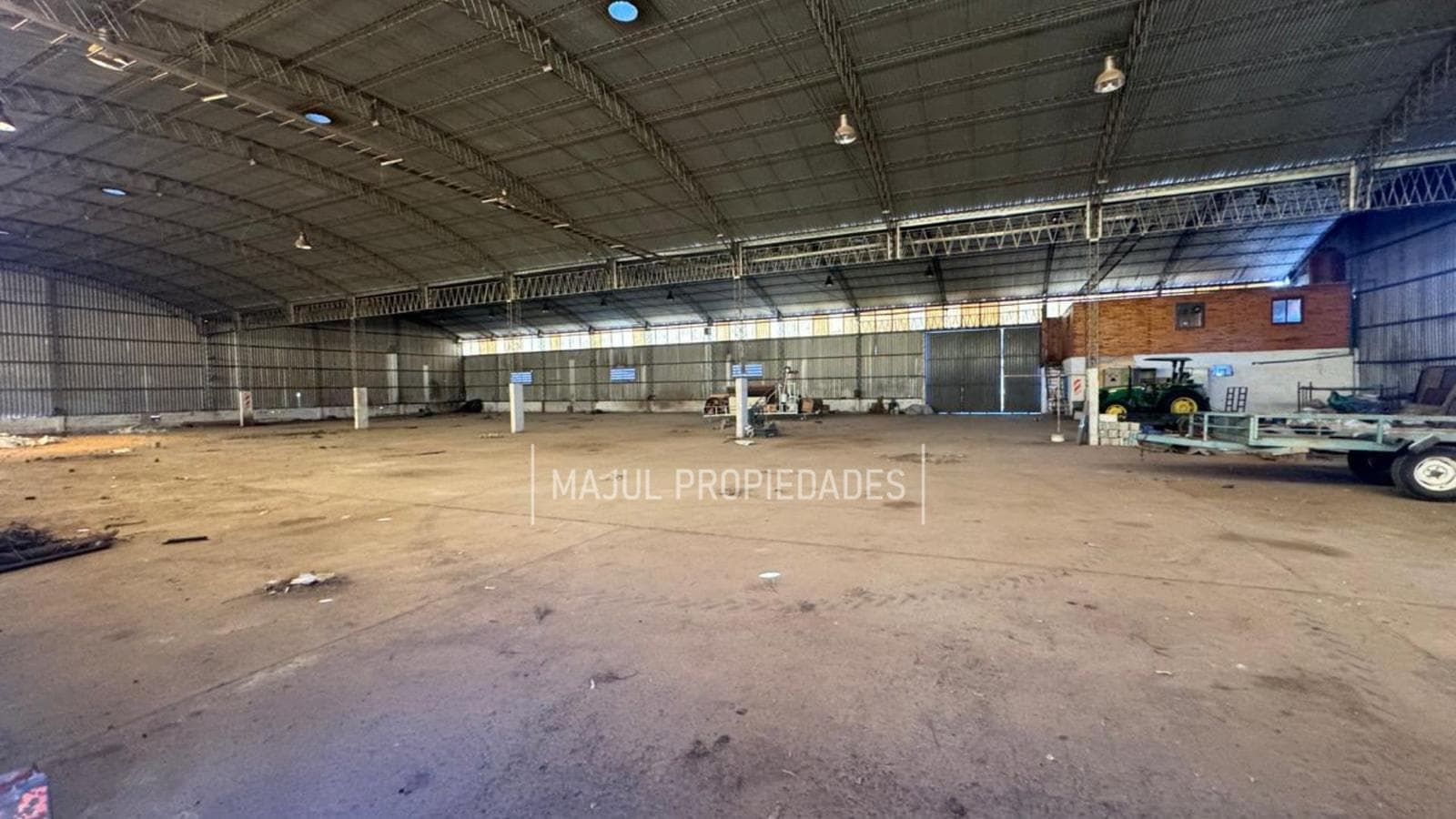 Galpón de 2.000 m2 con oficina y 2 hectáreas de terreno SOBRE LA RUTA - 2