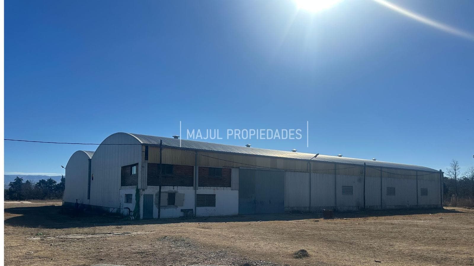 Galpón de 2.000 m2 con oficina y 2 hectáreas de terreno SOBRE LA RUTA - 1