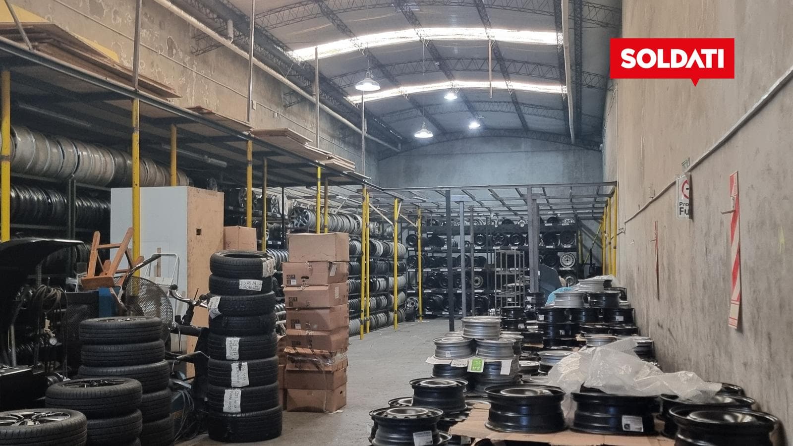 Depósito en Florida Oeste acceso directo a Mitre y General Paz - 1