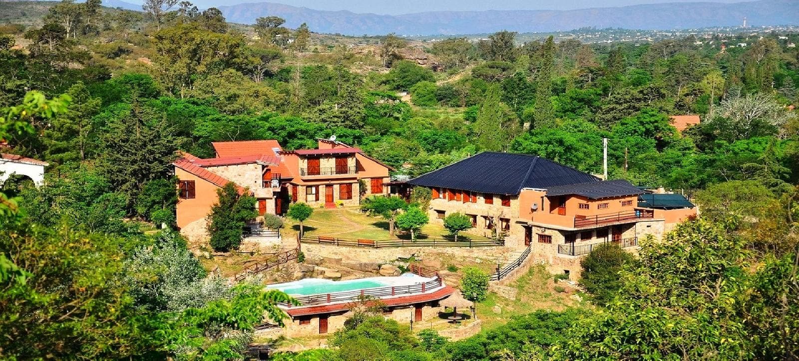 ROSSI BIENES RAICES VENDE COMLEJO DE CABAÑAS TANTI - 1