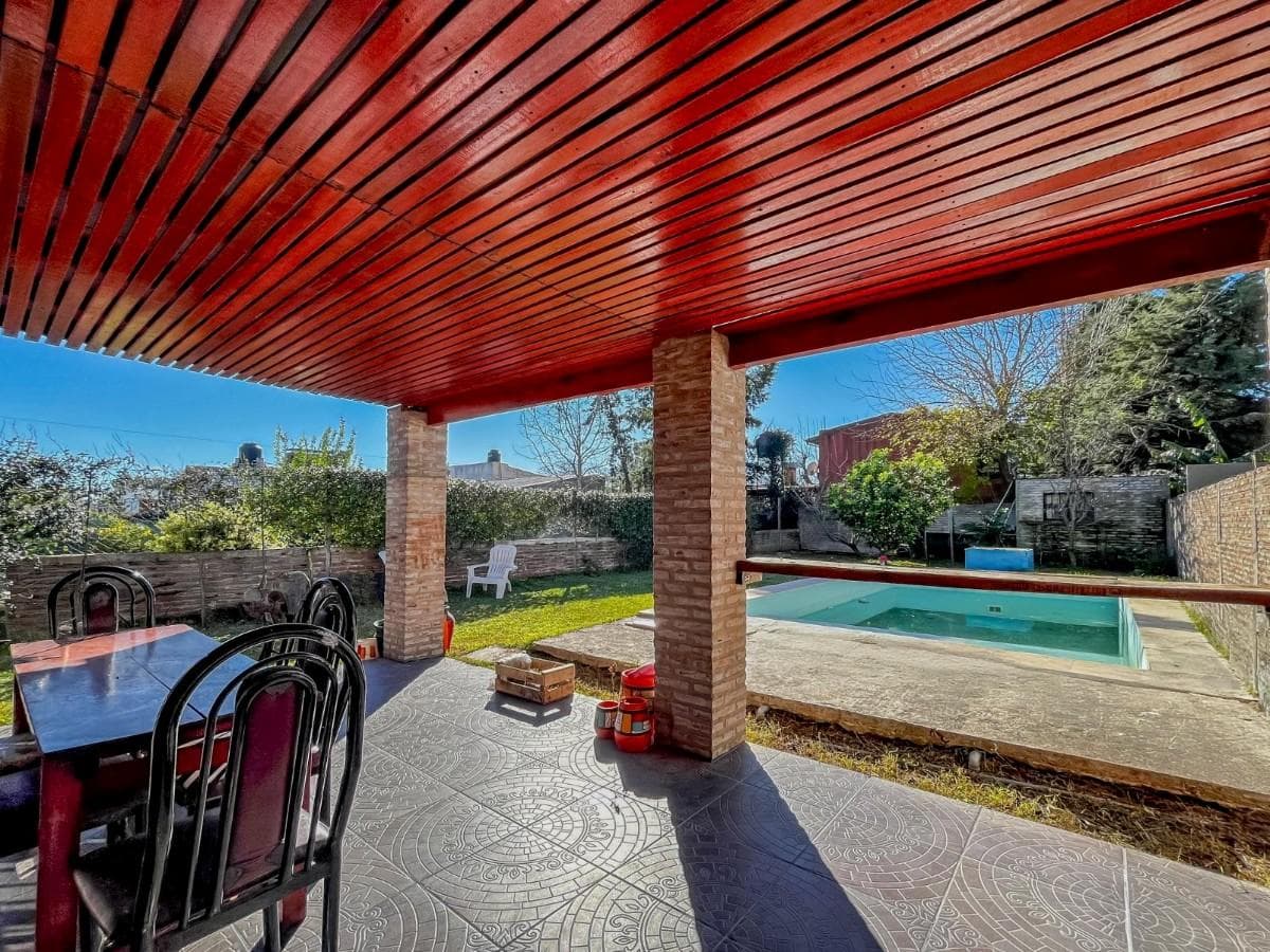 VENTA | PERMUTA - Casa de 2 dormitorios, jardín y pileta - Andino, Santa Fe. APTO CRÉDITO. - 1