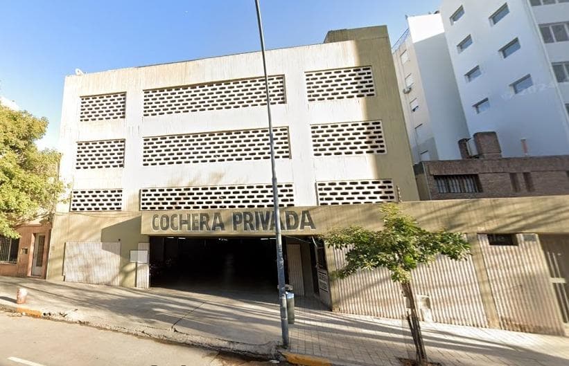 Cochera - Duarte Quiros al 700 - B° Alberdi - 1