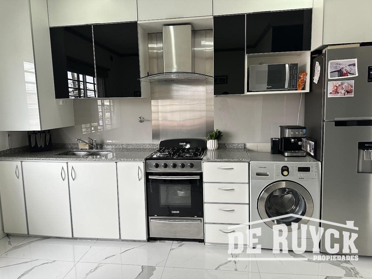 3 ambientes en Bernal, tipo duplex, con cochera, facilidades - 1