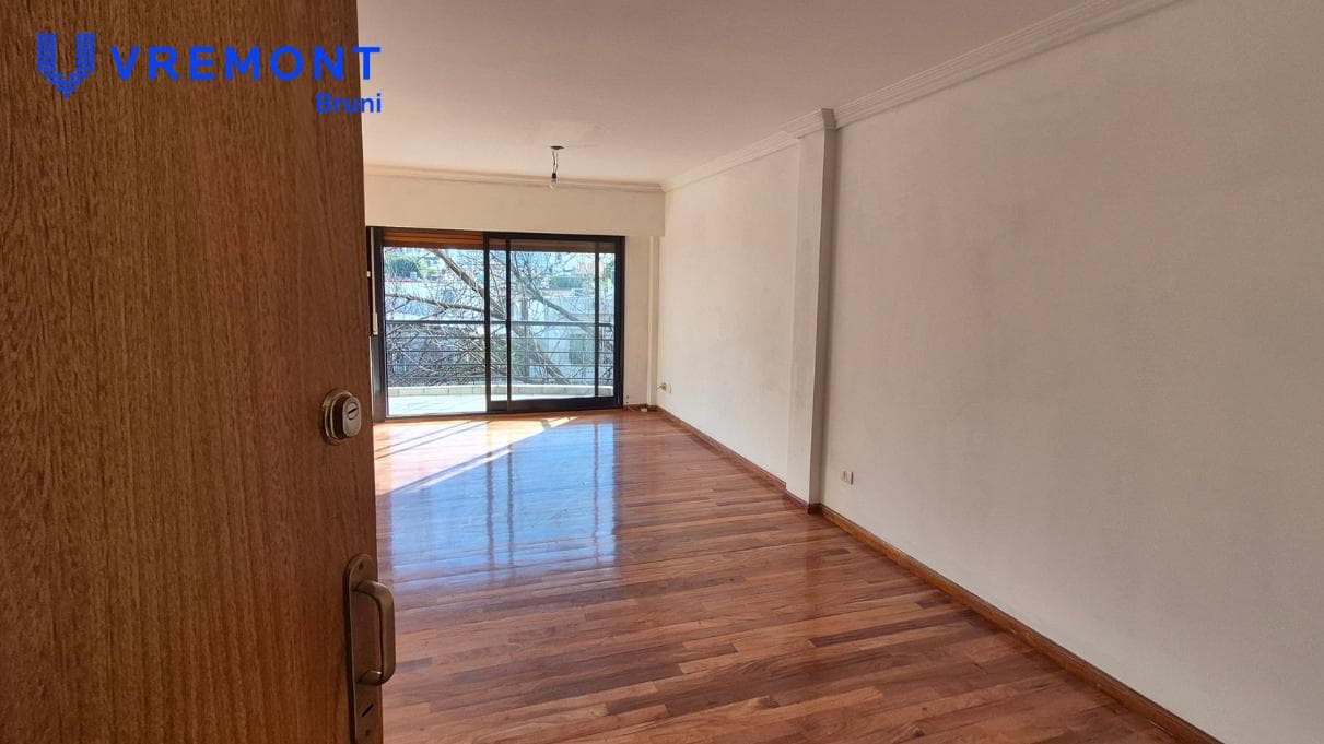 Oficina con palier privado al frente de 82m2 - 1