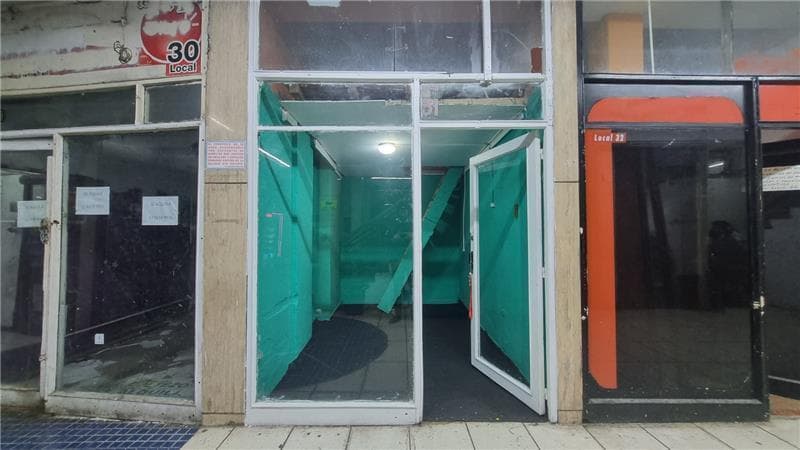 LOCALES - EN GALERIA - ONCE, CAPITAL FEDERAL - 1