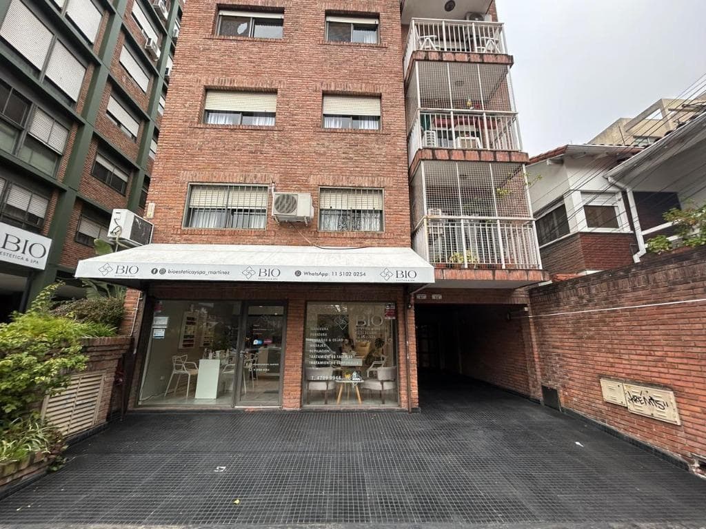 3 COCHERAS UBICADAS EN EDIFICIO RESIDENCIAL - 1